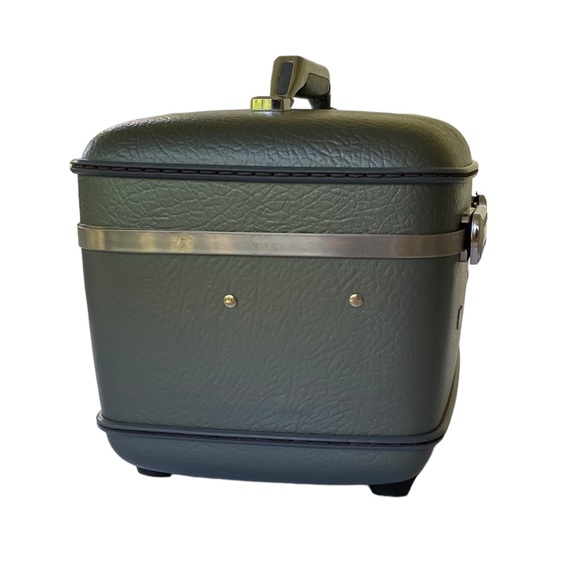 Vintage American Tourister Handheld Trunk - Picture 6 of 10
